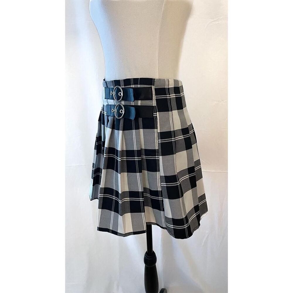Forever 21 Pleated Skirt | Black & White Plaid - Picture 4 of 7